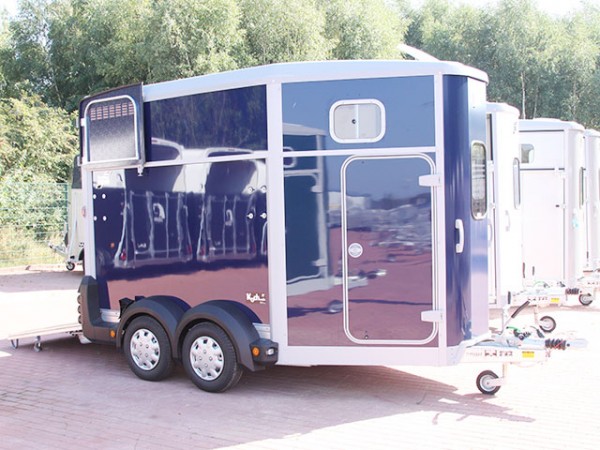 Ifor Williams Pferdeanhänger HB511|Sattelkammer|blau