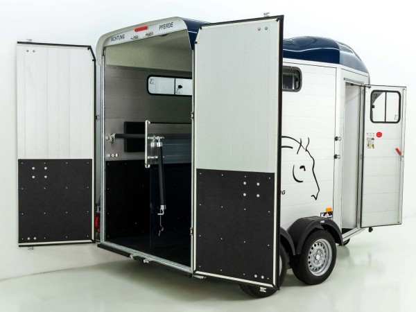 Cheval Liberte Pferdeanhänger Touring Country|Sattelkammer|Frontausstieg|blau-Doppeltüren hinten