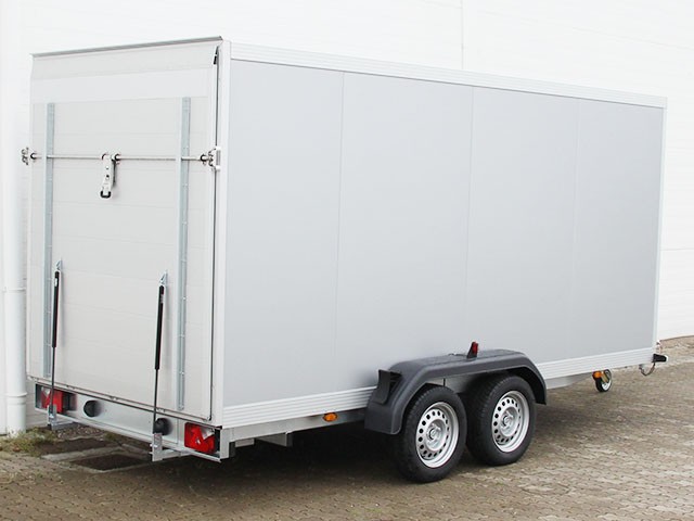Koffer 175x426cm Höhe:190cm 2,6t mit Rampe ...
